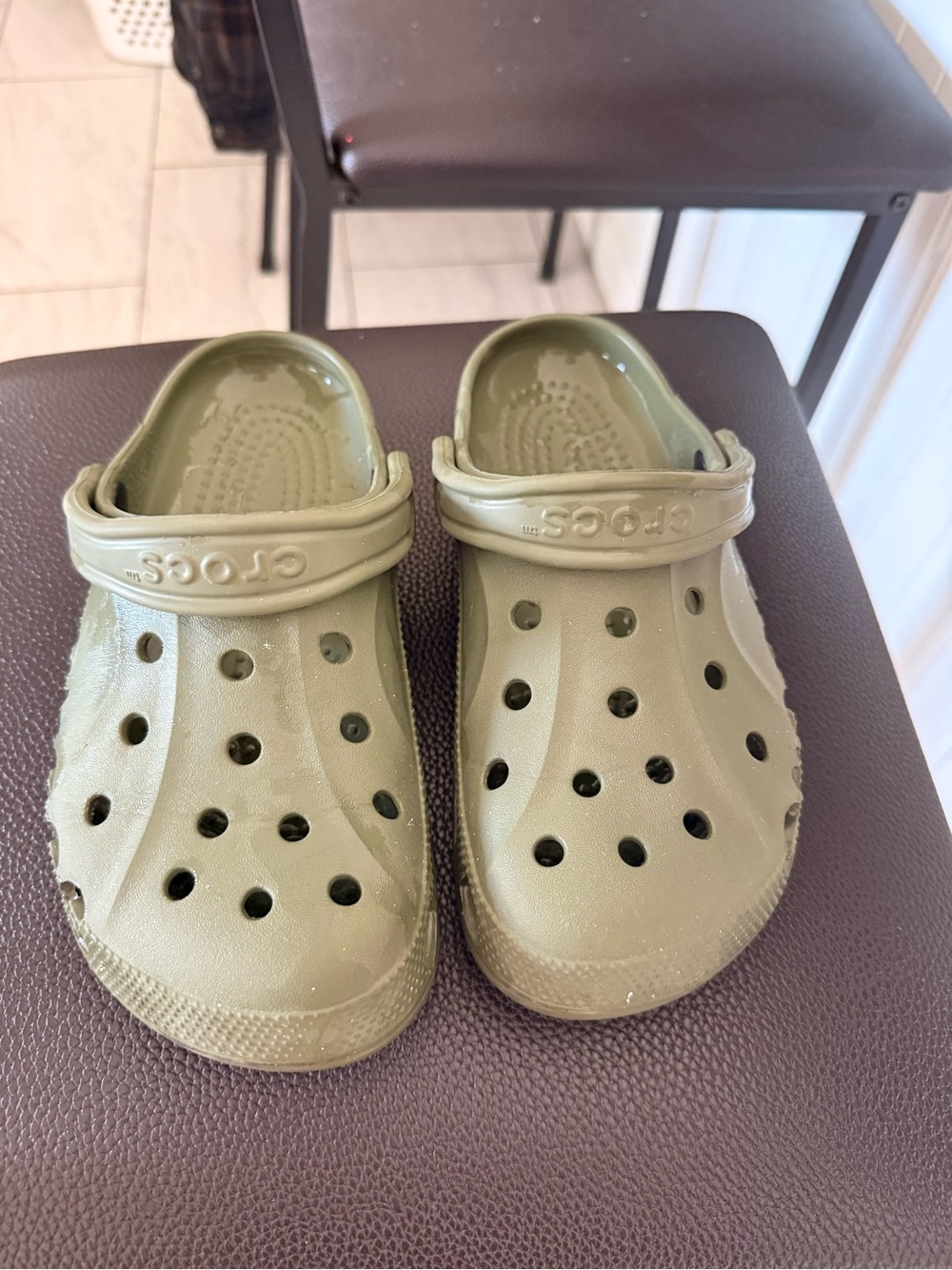 Crocs Women Classic Clog in Olive Green